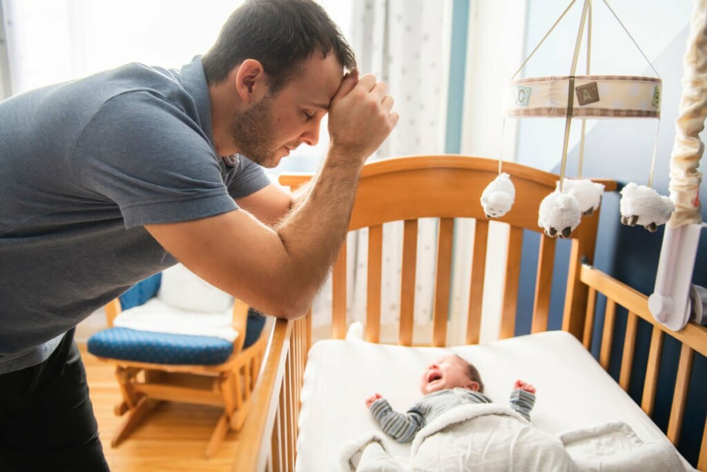 Myös isät voivat kärsiä tutkimusten mukaan oireista, jotka vastaavat äidin synnytyksen jälkeistä masennusta
