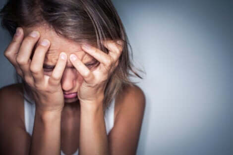 Hissifobiasta kärsivä henkilö tuntee voimakasta ahdistusta joutuessaan hissiin