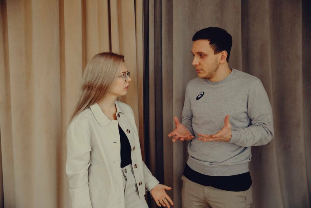On olennaista tunnistaa parisuhteen 4 tärkeää hälytysmerkkiä, jotka kertovat meille, että kaikki ei ole kunnossa