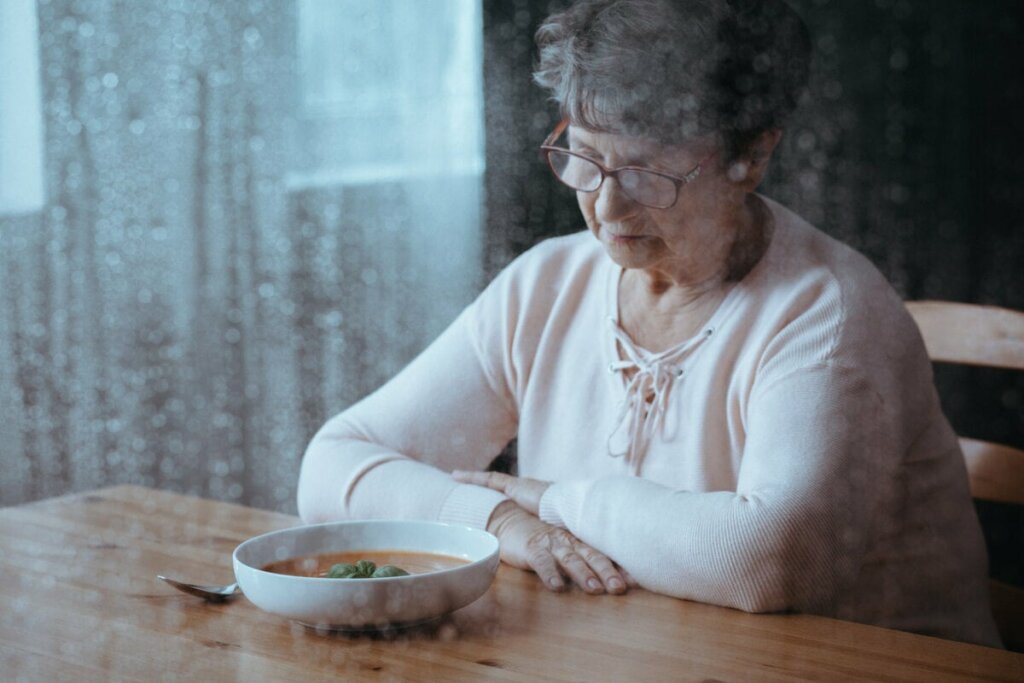 Ruokahaluttomuus on merkittävä oire vanhuksilla