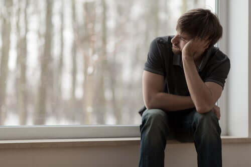 Kroonisen yksinäisyyden taustalla on erilaisia tekijöitä.