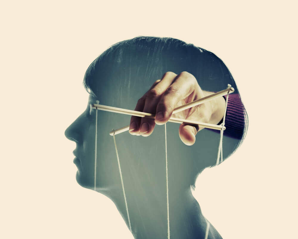 Psykologiset manipulaatiotekniikat: sinäkin voit olla niiden uhri