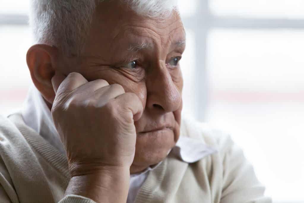 Keskimäärin pakonomainen hamstraaminen on käyttäytymistä, jota esiintyy useammin ikääntyneillä ihmisillä, mutta siitä kärsii myös nuorempi väestö