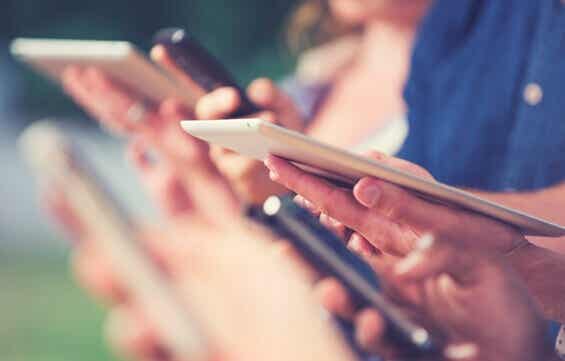 Digitaalinen kuilu lisää ihmisten välistä epätasa-arvoisuutta