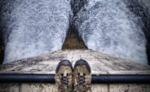 Kuinka selviytyä itsemurha-ajatuksista