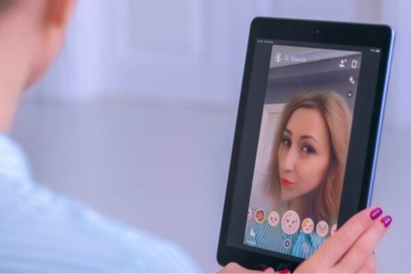 Selfie -dysmorfia: elämä sosiaalisen median suodattimien läpi