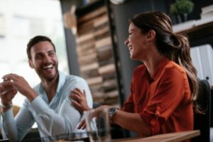 Hyvän ensivaikutelman salaisuus tieteen mukaan