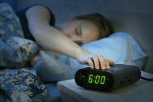Kuinka aamulla torkuttaminen vaikuttaa sinuun