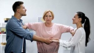 Mitä tehdä, jos kumppanisi perhe ei hyväksy sinua?