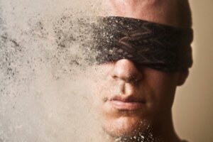 Tutkimus ääriliikkeistä ja dogmatismista