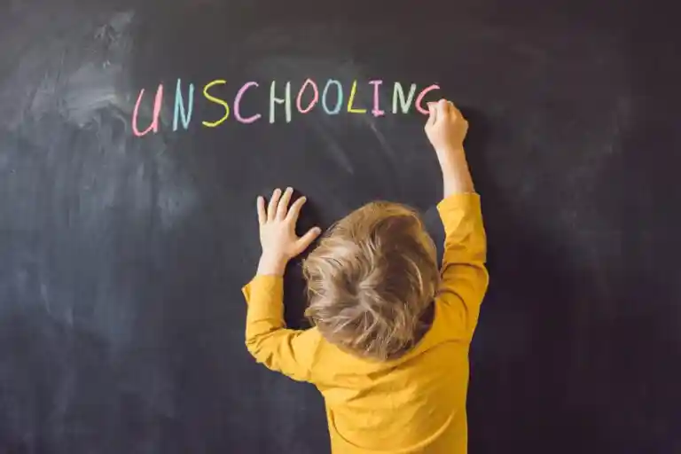 Mitä on unschooling eli kotikoulu?