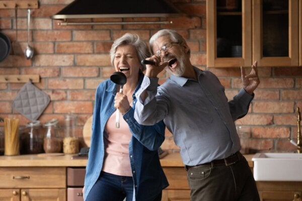 Tieteen mukaan laulaminen voi parantaa aivojen toimintaa