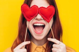 Mitä aivoissasi tapahtuu, kun ihastut johonkuhun?