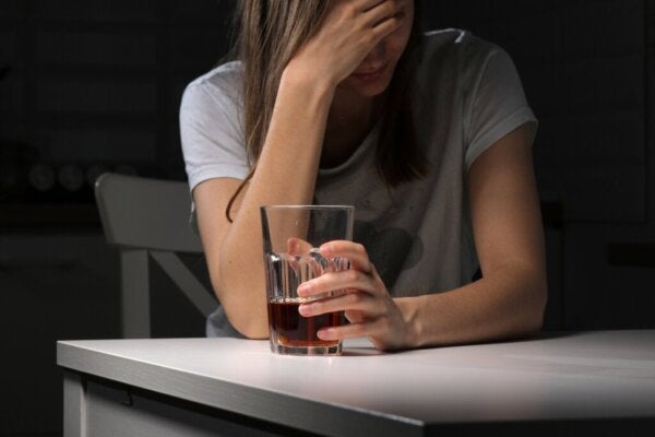 Alkoholin juominen tekee surullisemmaksi, ei onnellisemmaksi