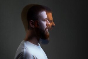 Dissosiaatio, luonnollinen suoja stressaavia tapahtumia vastaan