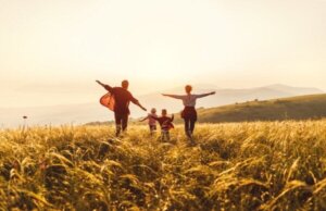 Tunnekeskeinen perheterapia (EFFT)