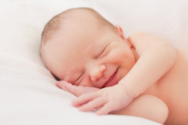 Vauvan hymyn mielenkiintoinen kehitys - Mielen Ihmeet