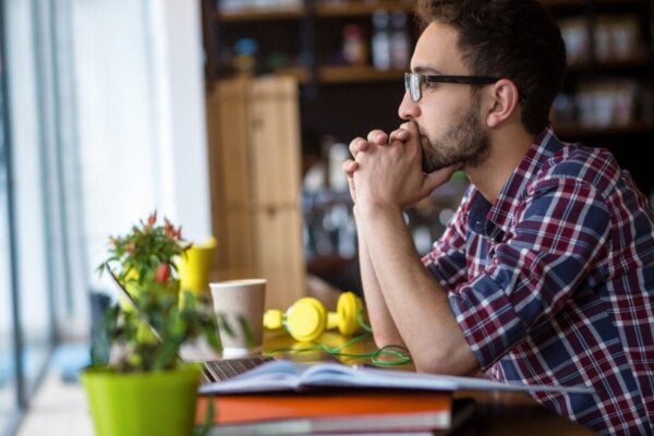 Jännittynyt luovuus: innovaatioon pakottaminen