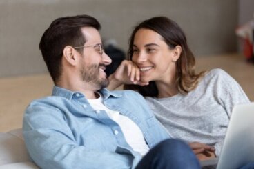 Kannattaako kumppanille kertoa seksihistoriansa?