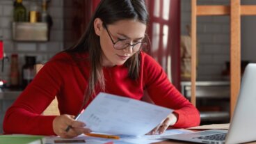 Kuinka muistaa tiedot nopeasti ja olla unohtamatta niitä