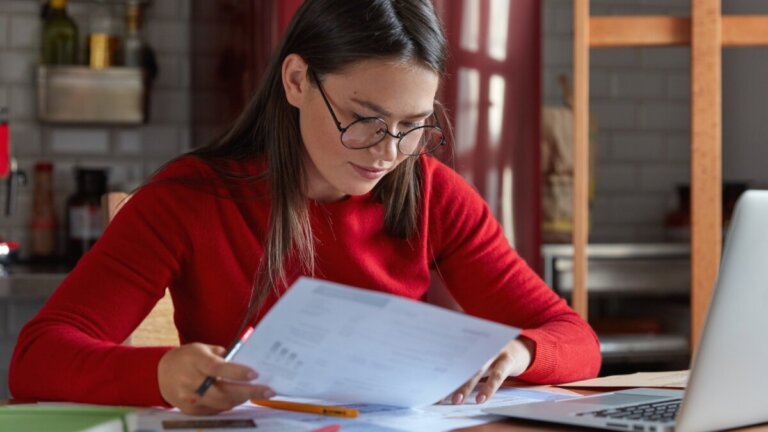 Kuinka muistaa tiedot nopeasti ja olla unohtamatta niitä