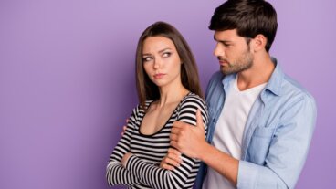 Kuinka lähentyä kumppania, jolla on välttelevä kiintymyssuhde